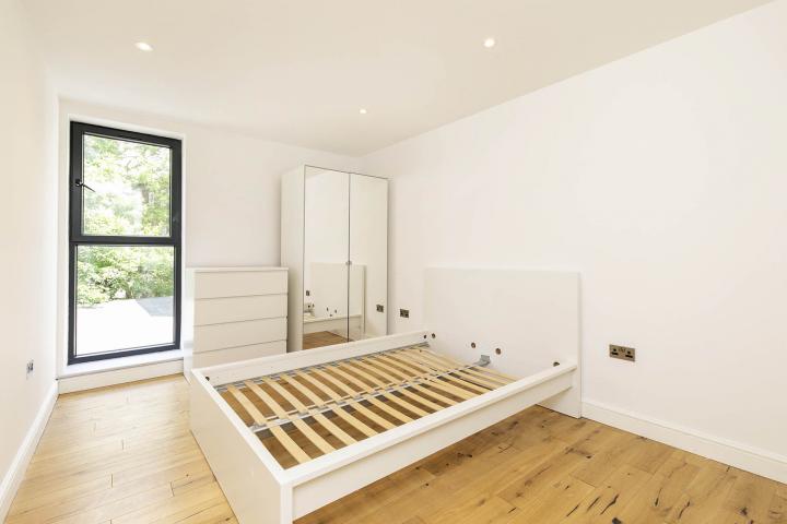 			3 Bedroom, 3 bath, 1 reception Apartment			 Dignam Close , Cricklewood